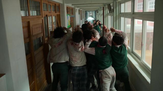 2 серия, 1 сезона, сериала Мы все мертвы (2022)