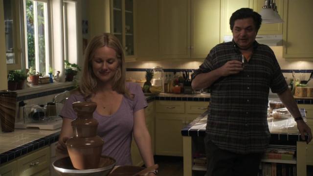 Taking Lumps - 6 серия, 1 сезона, сериала Большая буква «Р» (2010)