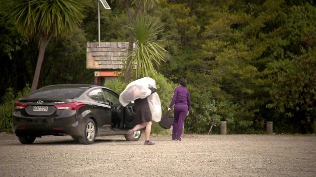 Death's Cleansing Embrace - 4 серия, 2 сезона, сериала Всемогущие Джонсоны (2010)