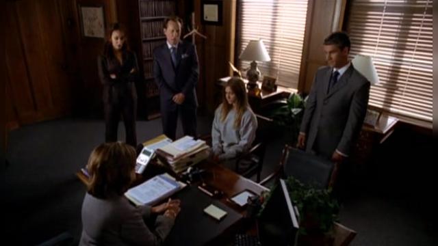 Love Triangle - 8 серия, 1 сезона, сериала Акула (2006)