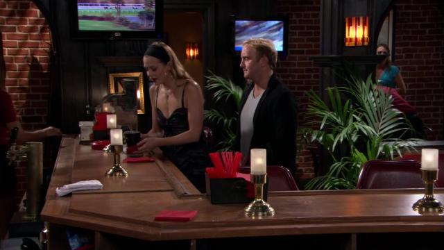 Gary Breaks Up His Ex-Wife and Girlfriend - 5 серия, 1 сезона, сериала Холостяк Гари (2008)