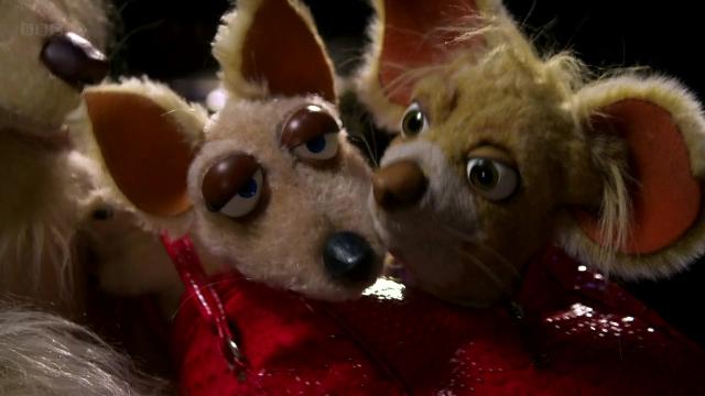 Nelson and the Chimp - 5 серия, 2 сезона, сериала Дворняги (2010)