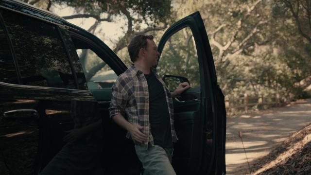 Не от мира сего - 4 серия, 1 сезона, сериала Шугар (2023)