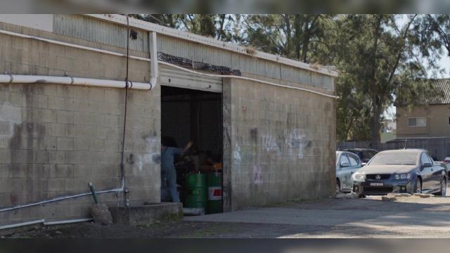 Your Mum's Got a Strongbox - 6 серия, 1 сезона, сериала Решала (2018)