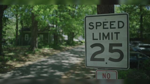 Que Viene el Coco - 4 серия, 1 сезона, сериала Чужак (2020)