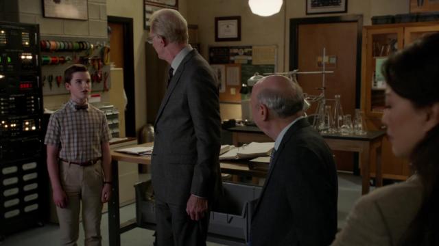 Бесплатная лотерея и женские уловки - 14 серия, 5 сезона, сериала Детство Шелдона (2017)